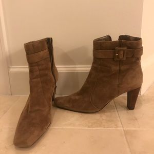 Size 9 1/2 Bandolino tan booties
